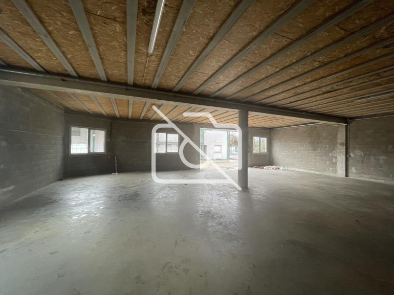 Entrepôt à louer à Orly - 245 m²