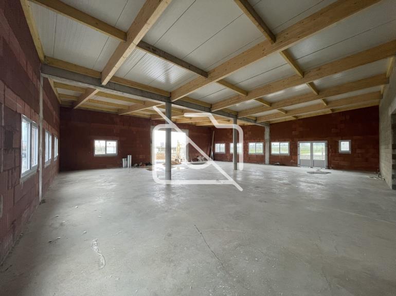 Entrepôt à louer à Orly - 245 m²