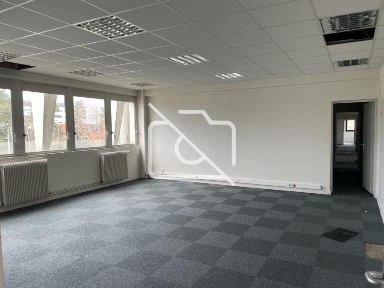 Entrepôt à louer à Courcouronnes - 3 416 m²