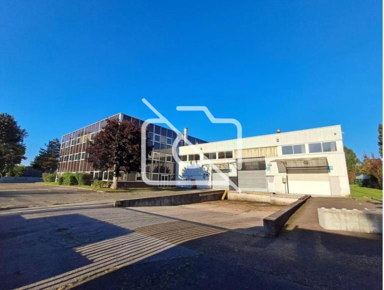 Entrepôt à louer à Buc - 3 969 m²