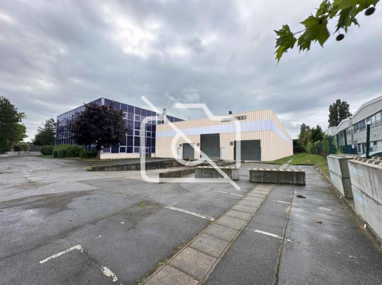 Entrepôt à louer à Buc - 3 969 m²