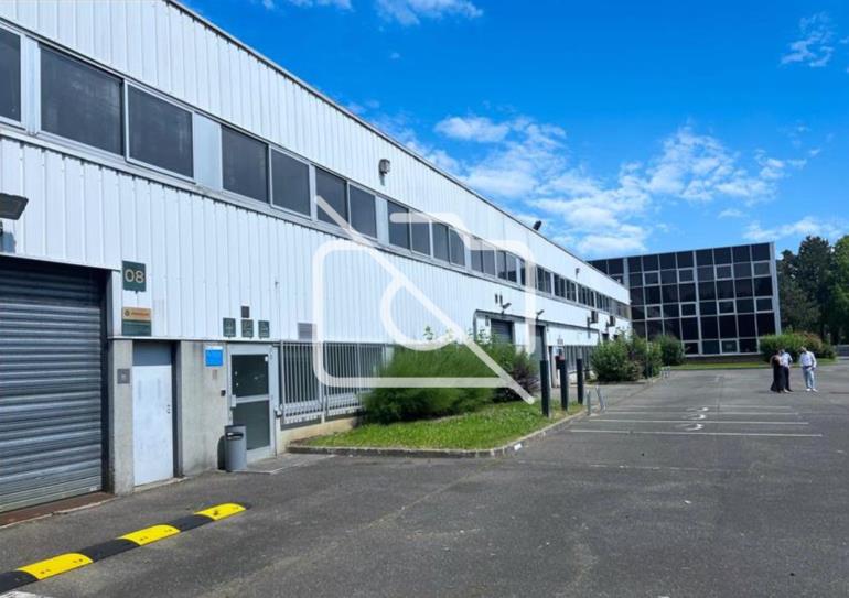 Entrepôt à louer à Buc - 3 969 m²