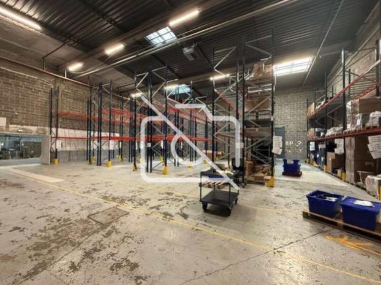 Entrepôt à louer à Villejust - 490 m²
