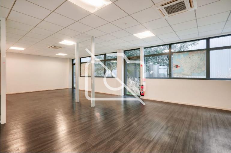 Entrepôt à louer à Bailly-Romainvilliers - 3 300 m²