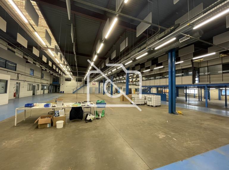 Entrepôt à vendre à Clayes-sous-Bois - 2 975 m²