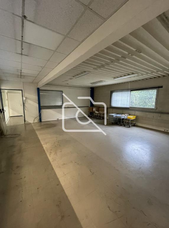 Entrepôt à vendre à Clayes-sous-Bois - 2 975 m²