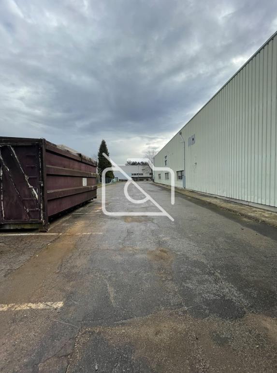 Entrepôt à vendre à Clayes-sous-Bois - 2 975 m²