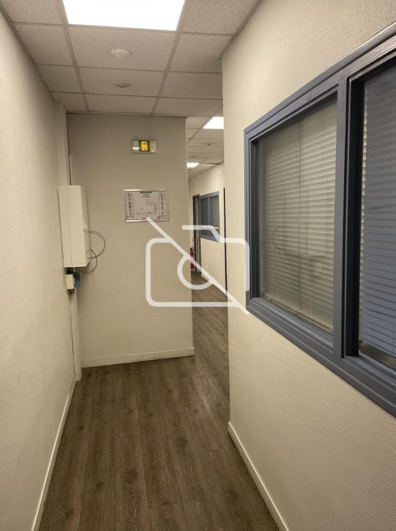 Entrepôt à vendre à Clayes-sous-Bois - 2 975 m²