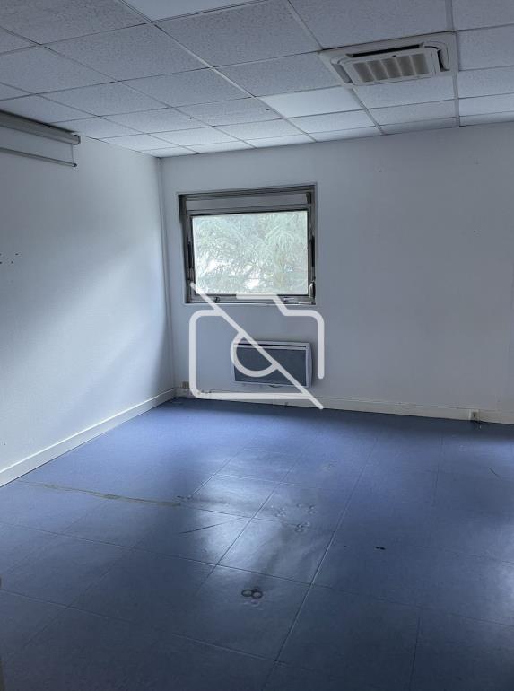 Entrepôt à vendre à Clayes-sous-Bois - 2 975 m²