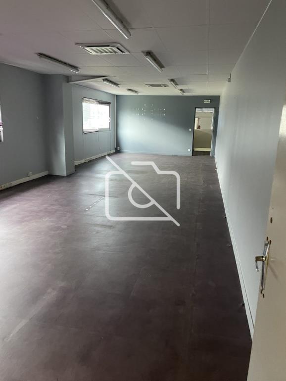 Entrepôt à vendre à Clayes-sous-Bois - 2 975 m²