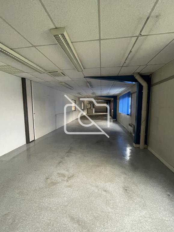 Entrepôt à vendre à Clayes-sous-Bois - 2 975 m²