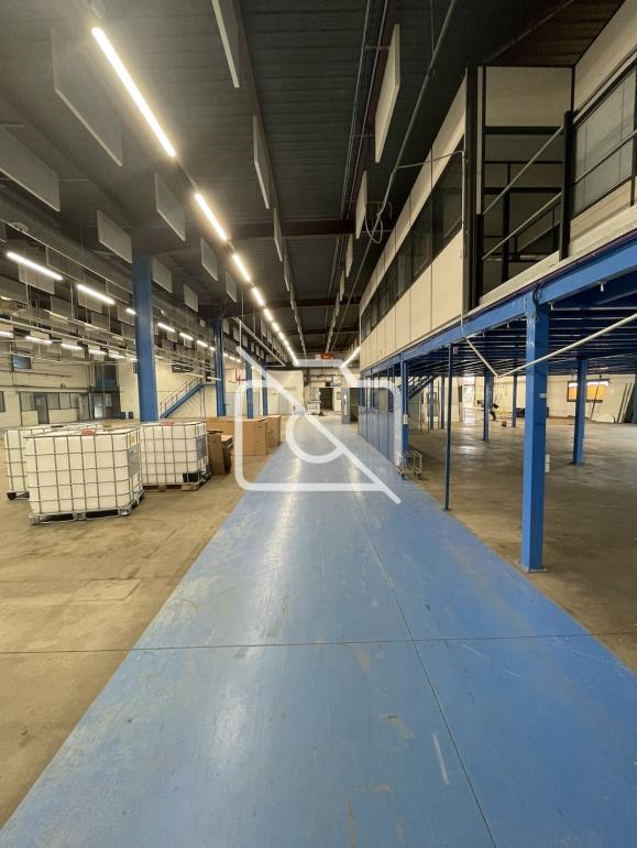 Entrepôt à vendre à Clayes-sous-Bois - 2 975 m²