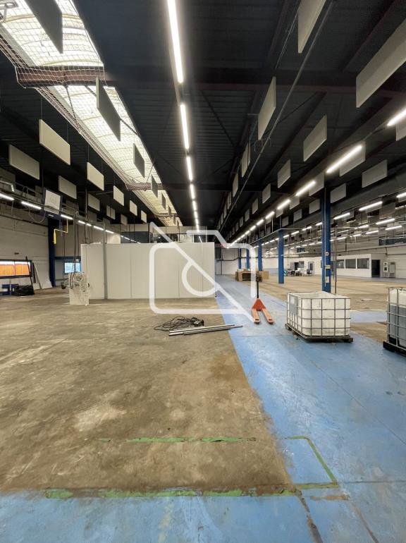 Entrepôt à vendre à Clayes-sous-Bois - 2 975 m²