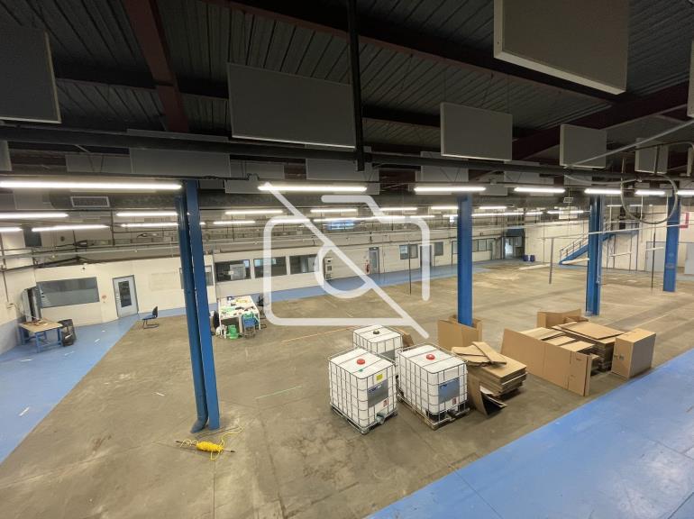 Entrepôt à vendre à Clayes-sous-Bois - 2 975 m²