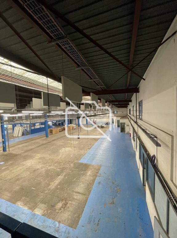 Entrepôt à vendre à Clayes-sous-Bois - 2 975 m²