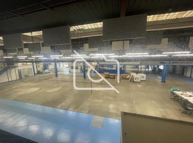 Entrepôt à vendre à Clayes-sous-Bois - 2 975 m²