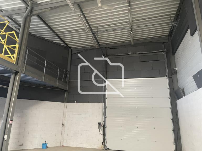 Entrepôt à louer à Croissy-Beaubourg - 657 m²