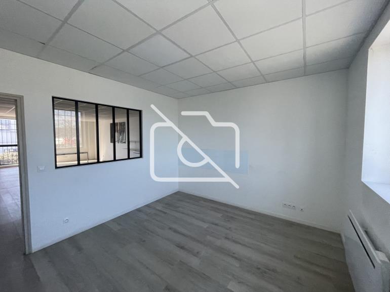 Entrepôt à louer à Croissy-Beaubourg - 657 m²