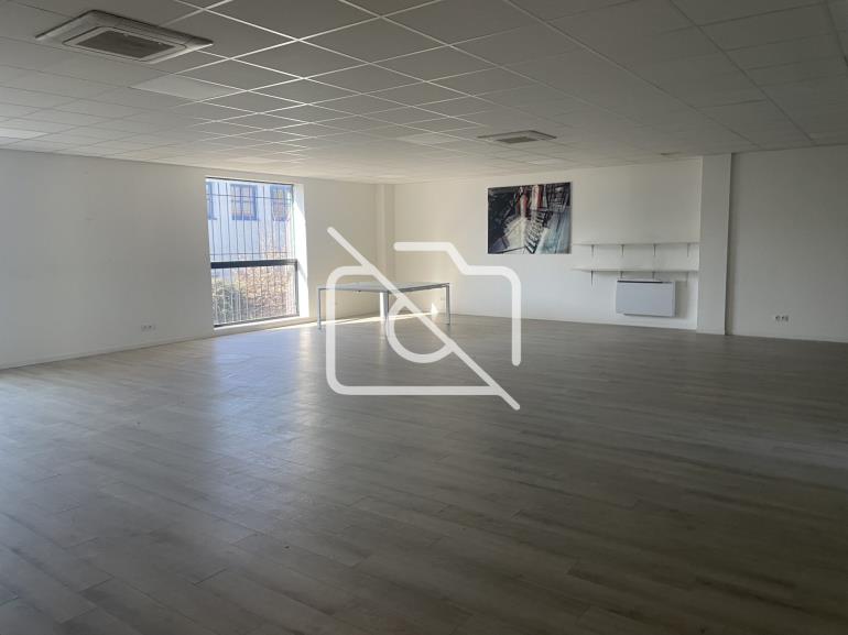 Entrepôt à louer à Croissy-Beaubourg - 657 m²