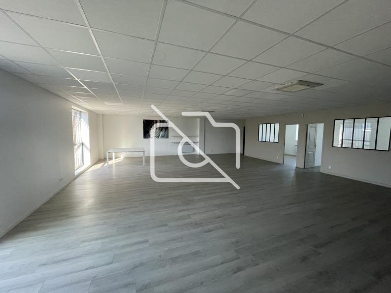 Entrepôt à louer à Croissy-Beaubourg - 657 m²