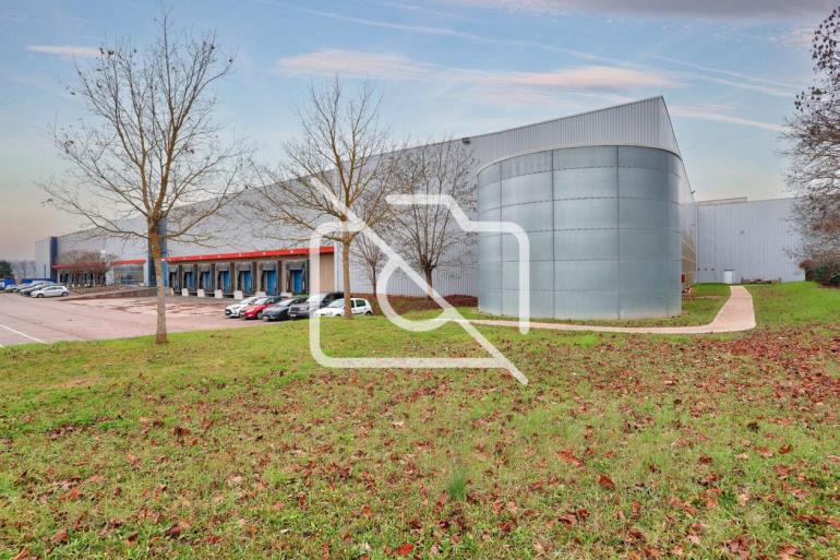 Entrepôt à louer à Gargenville - 8 495 m²