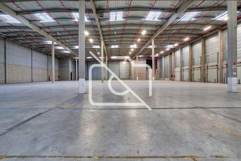Entrepôt à louer à Gargenville - 8 495 m²
