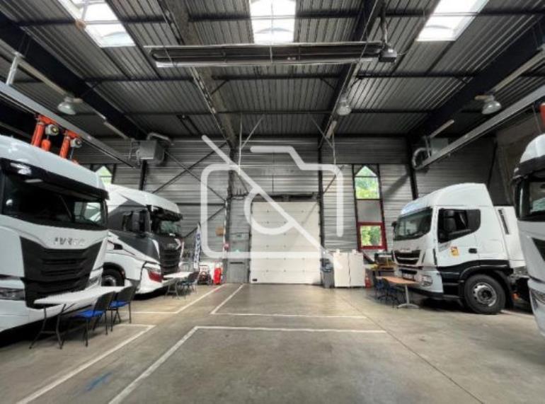 Entrepôt à louer à Élancourt - 1 149 m²