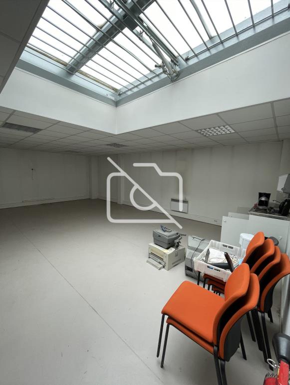 Entrepôt à louer à Montigny-le-Bretonneux - 2 361 m²