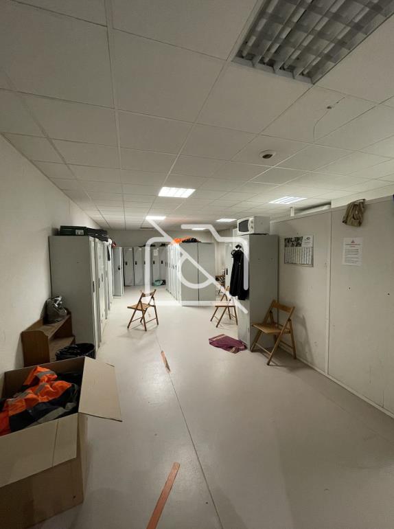 Entrepôt à louer à Montigny-le-Bretonneux - 2 361 m²