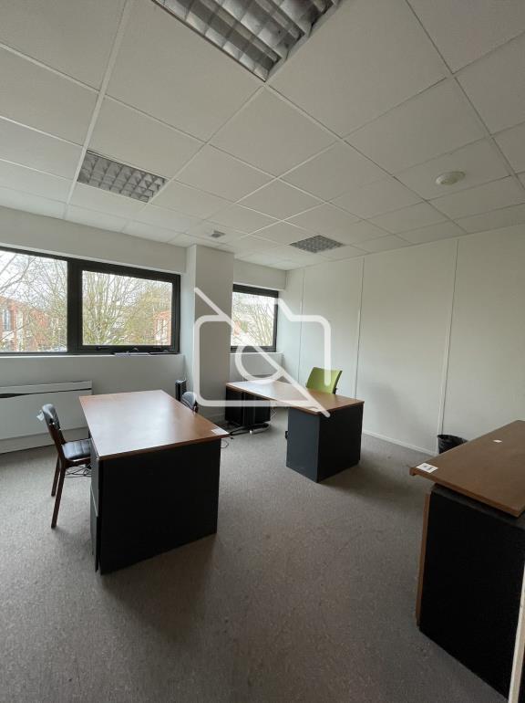 Entrepôt à louer à Montigny-le-Bretonneux - 2 361 m²