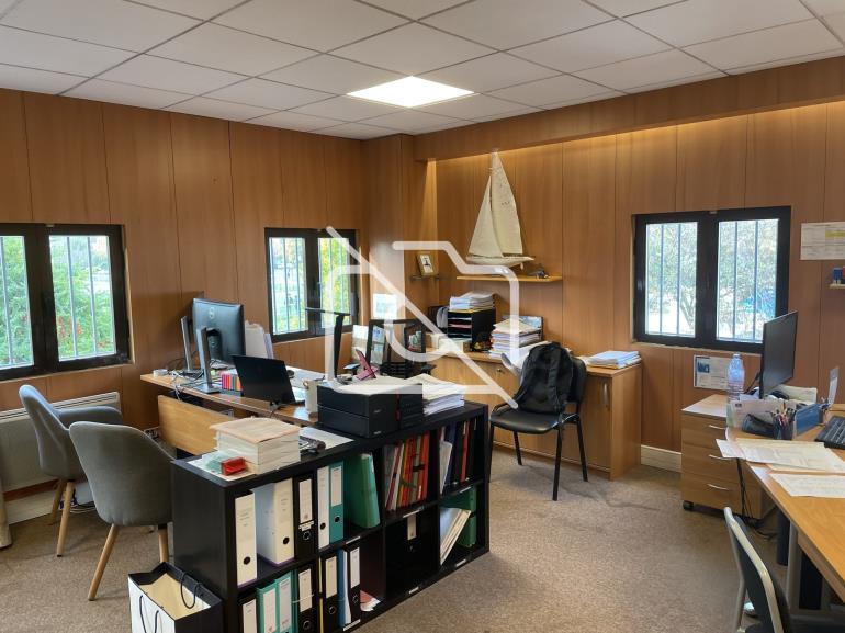 Entrepôt à vendre à Champigny-sur-Marne - 1 100 m²