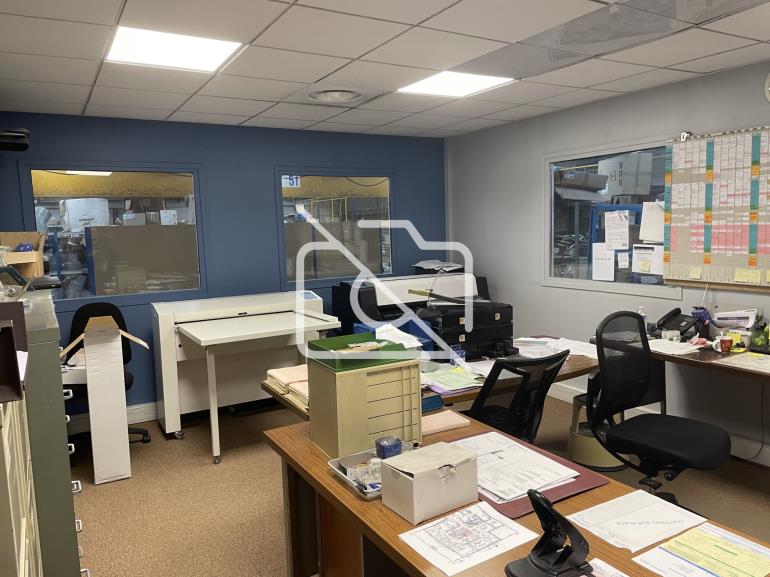 Entrepôt à vendre à Champigny-sur-Marne - 1 100 m²