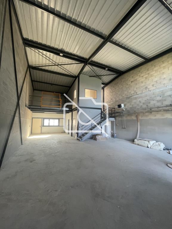Entrepôt à louer à Ormoy - 168 m²