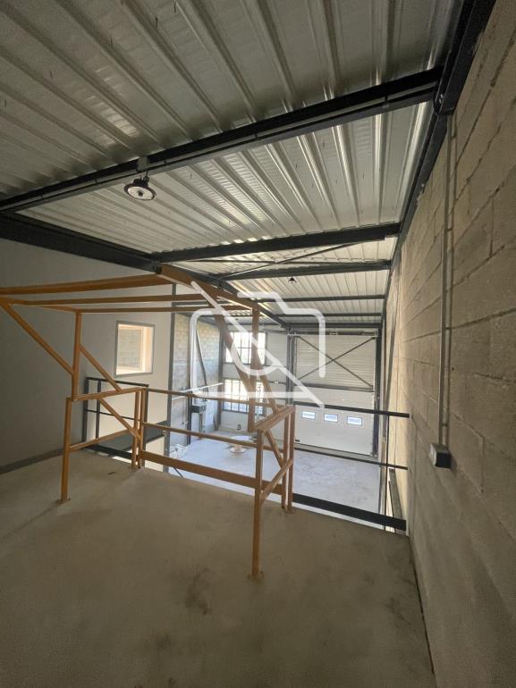 Entrepôt à louer à Ormoy - 168 m²