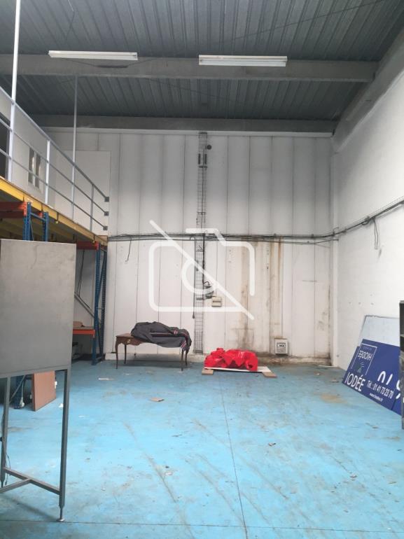 Entrepôt à louer à Lisses - 333 m²