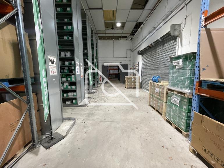 Entrepôt à vendre à Bazainville - 1 000 m²