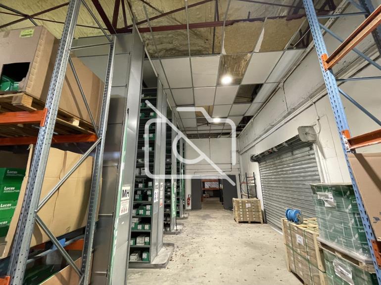 Entrepôt à vendre à Bazainville - 1 000 m²