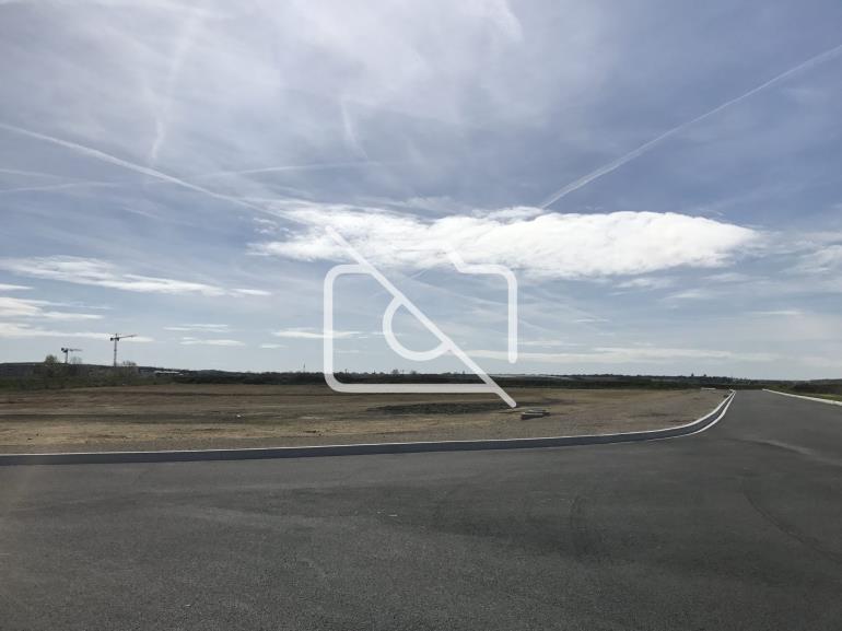 Terrain à louer à Plaisir - 2 745 m²