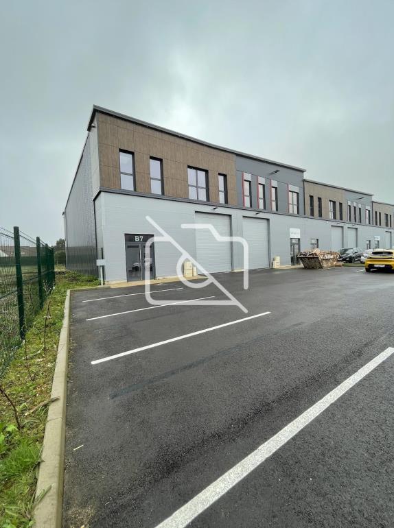 Entrepôt à louer à Feucherolles - 412 m²