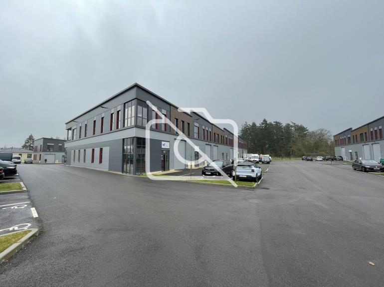 Entrepôt à louer à Feucherolles - 412 m²