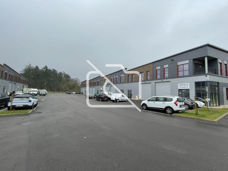 Entrepôt à louer à Feucherolles - 412 m²