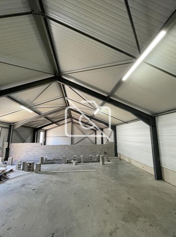 Entrepôt à louer à Grosrouvre - 198 m²