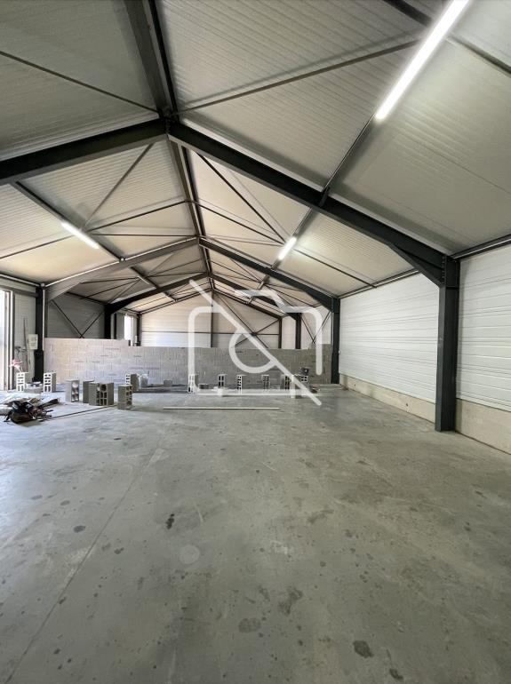 Entrepôt à louer à Grosrouvre - 198 m²