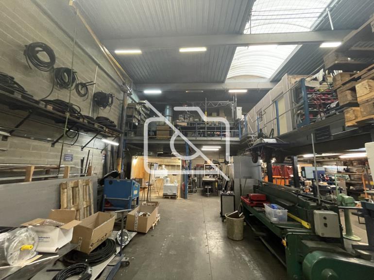 Entrepôt à vendre à Moissy-Cramayel - 406 m²