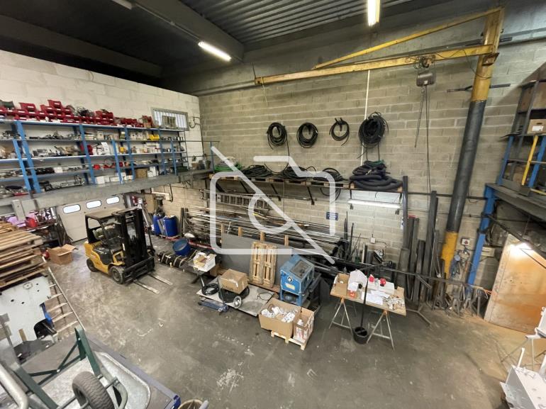 Entrepôt à vendre à Moissy-Cramayel - 406 m²