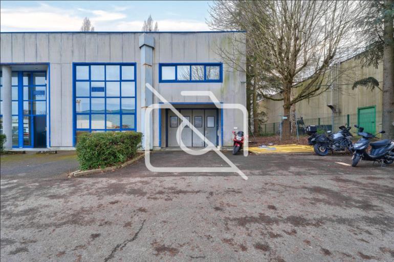 Entrepôt à louer à Pontault-Combault - 980 m²