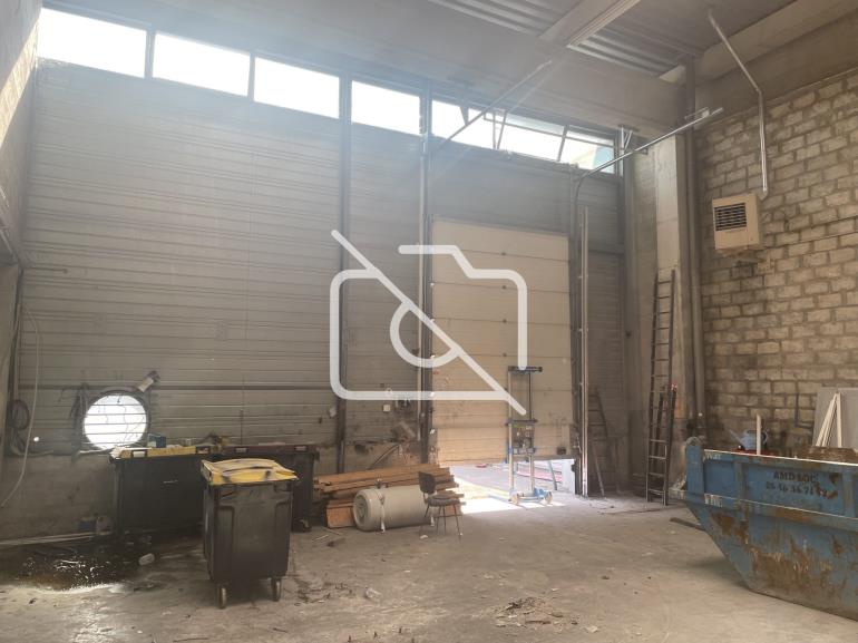 Entrepôt à louer à Valenton - 342 m²
