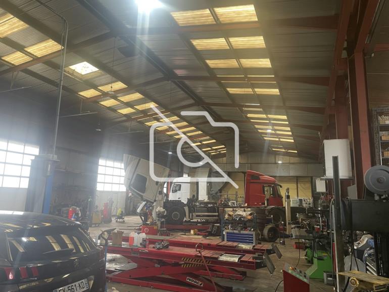 Entrepôt à louer à Fontenay-Trésigny - 1 300 m²