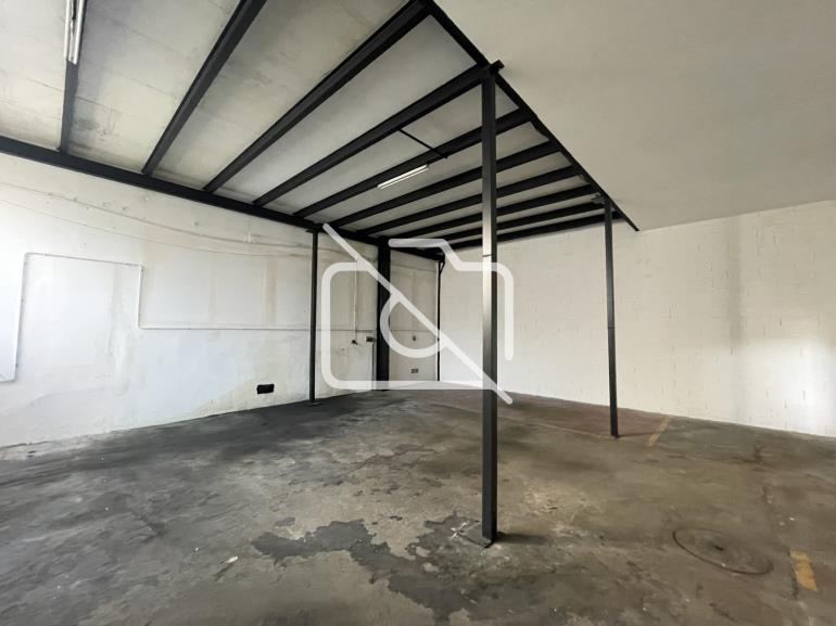 Entrepôt à louer à Bobigny - 1 000 m²