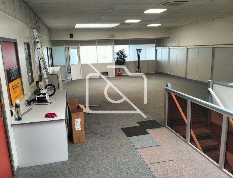 Entrepôt à louer à Roissy-en-Brie - 750 m²
